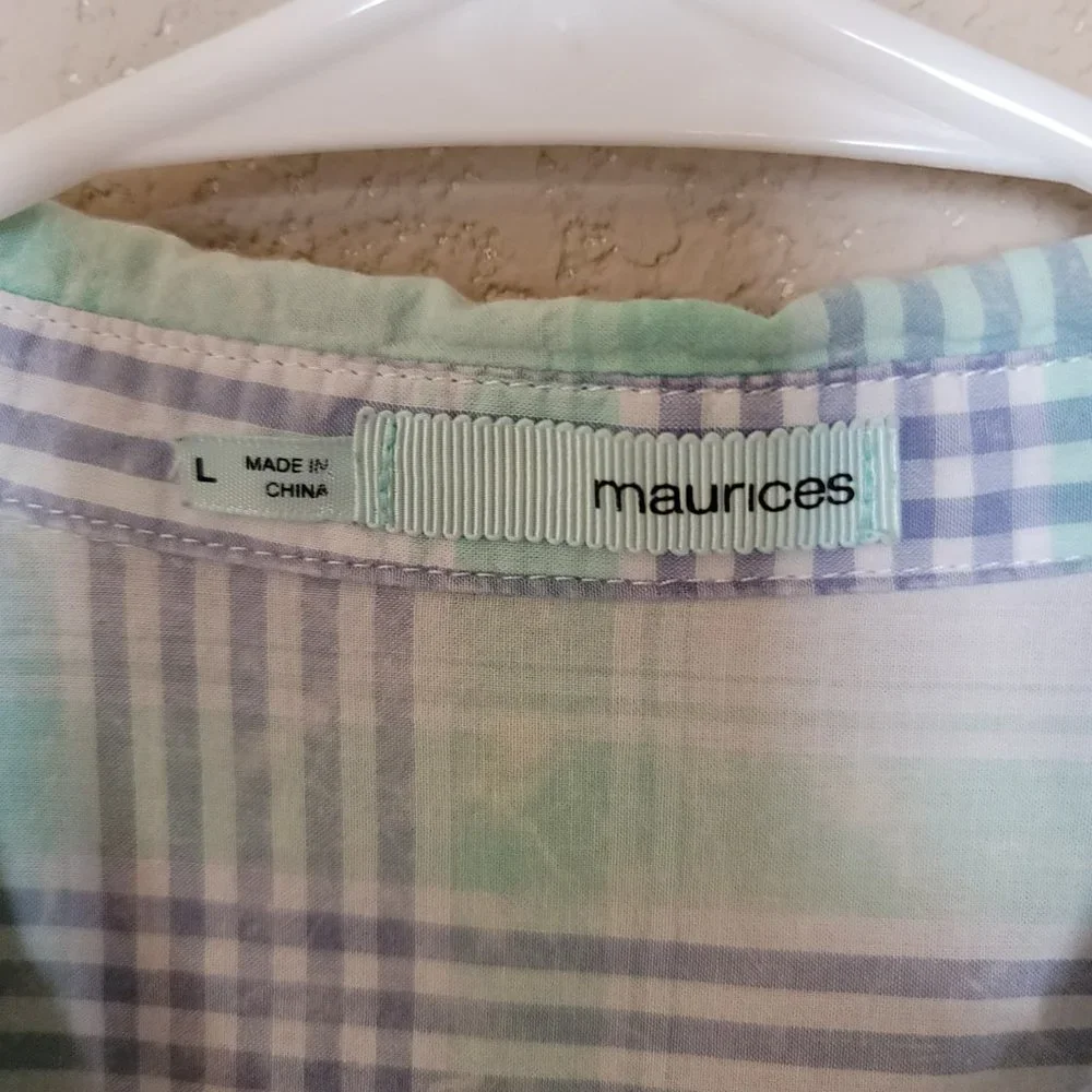 Lightweight Button-Up - Picture 4 of 8
